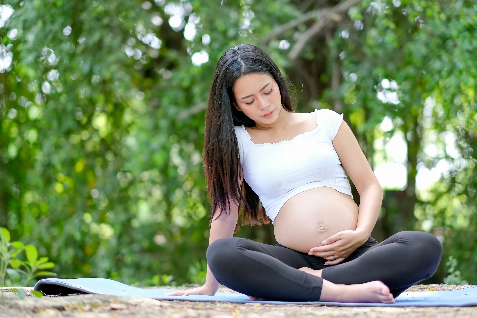 Pregnant woman in consultation with Dr. Broad discussing prenatal screening and monitoring at Broad Medical Group Newport Beach